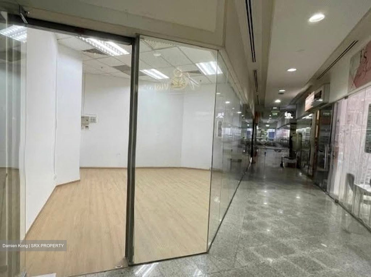 Sunshine Plaza (D7), Retail #636298131